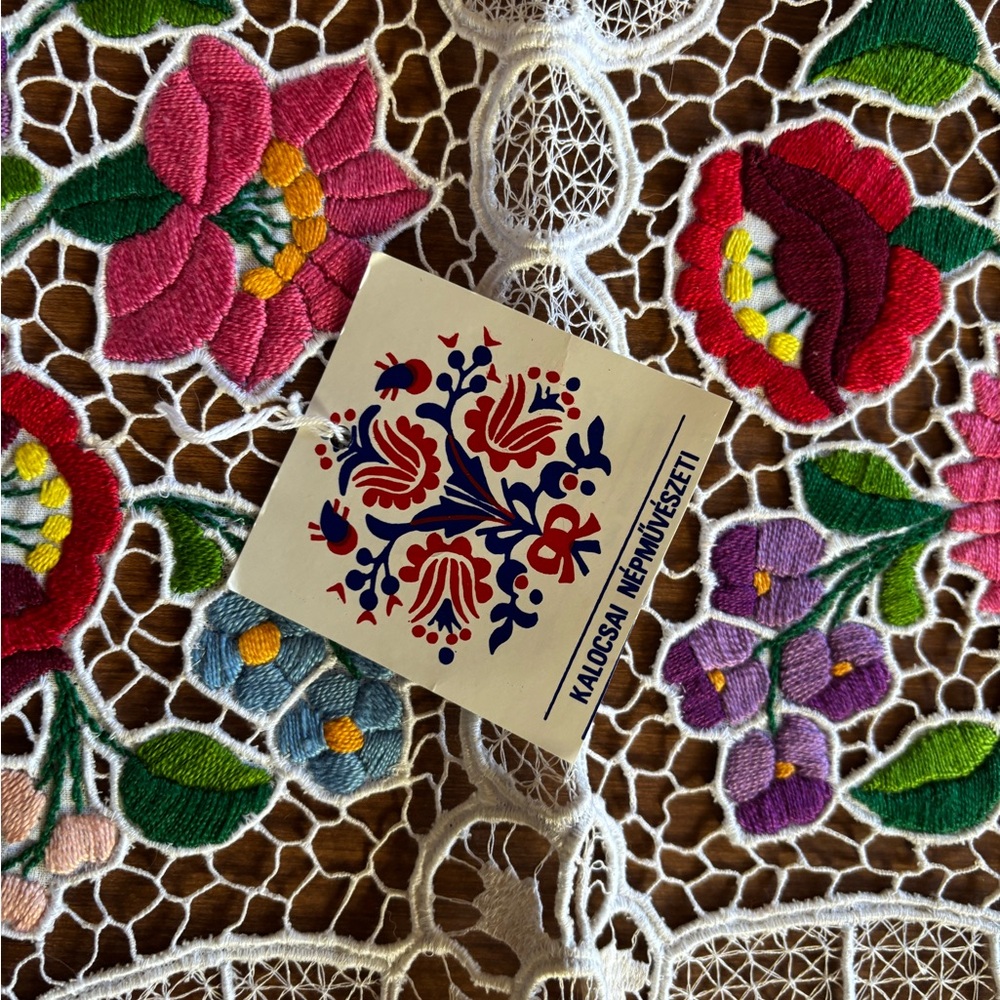Hungarian vintage collectible NWT Kalosca hand embroidered doily - Picture 2 of 6